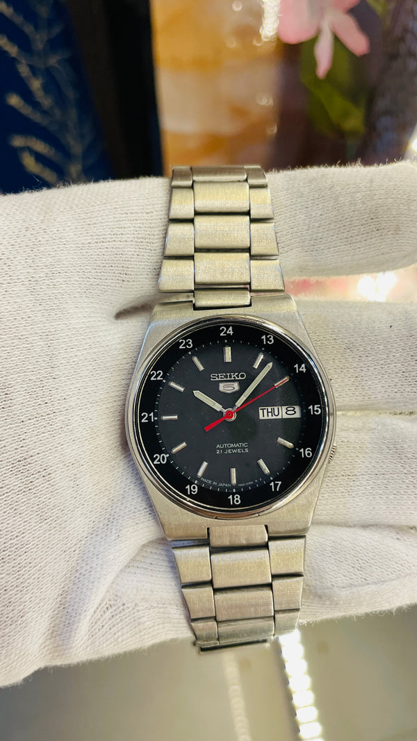(Super Rare) 1983 Seiko 5 Automatic 7S26 with Glass Back Vintage Watch (Pre Owned