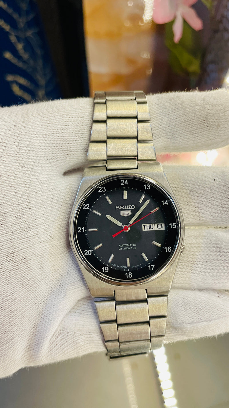 (Super Rare) 1983 Seiko 5 Automatic 7S26 with Glass Back Vintage Watch (Pre Owned