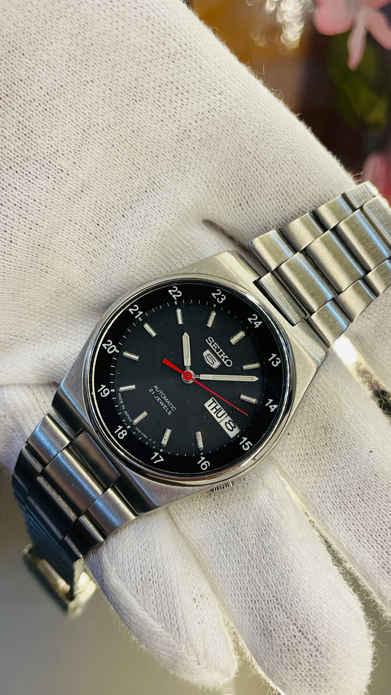 (Super Rare) 1983 Seiko 5 Automatic 7S26 with Glass Back Vintage Watch (Pre Owned