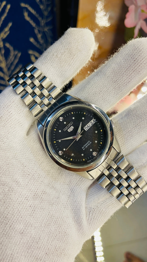 (Super Rare) 1983 Seiko 5 Automatic 7S26 with Glass Back Vintage Watch (Pre Owned