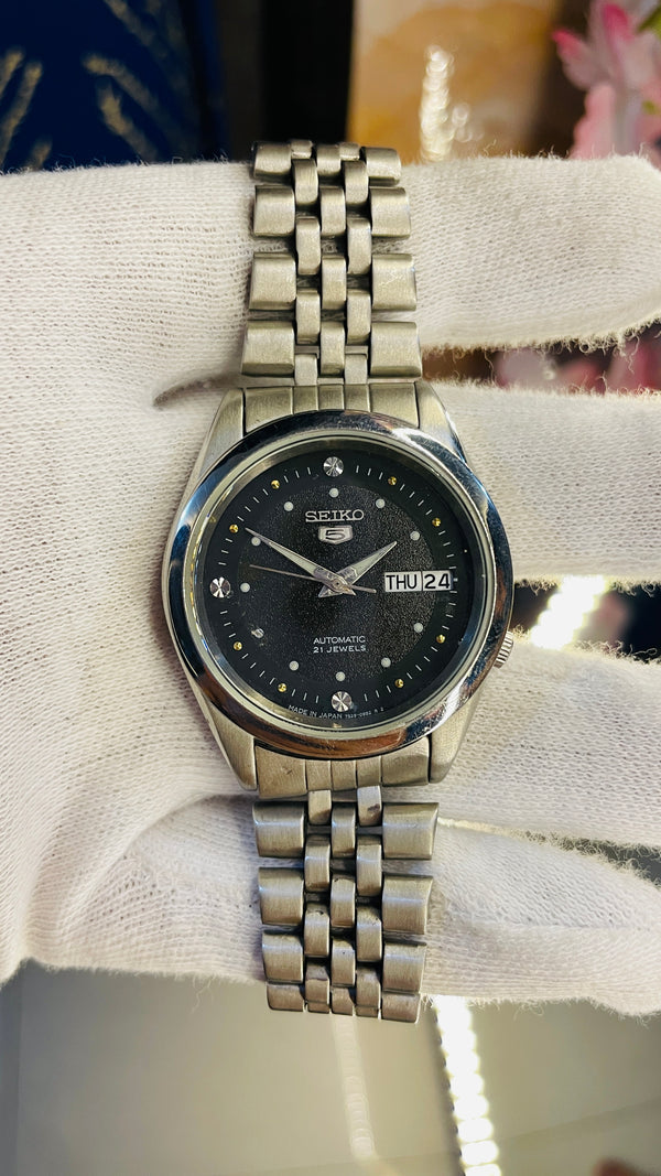 (Super Rare) 1983 Seiko 5 Automatic 7S26 with Glass Back Vintage Watch (Pre Owned