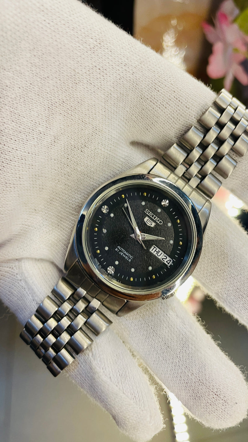 (Super Rare) 1983 Seiko 5 Automatic 7S26 with Glass Back Vintage Watch (Pre Owned