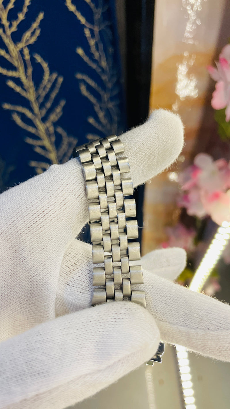 (Super Rare) 1983 Seiko 5 Automatic 7S26 with Glass Back Vintage Watch (Pre Owned