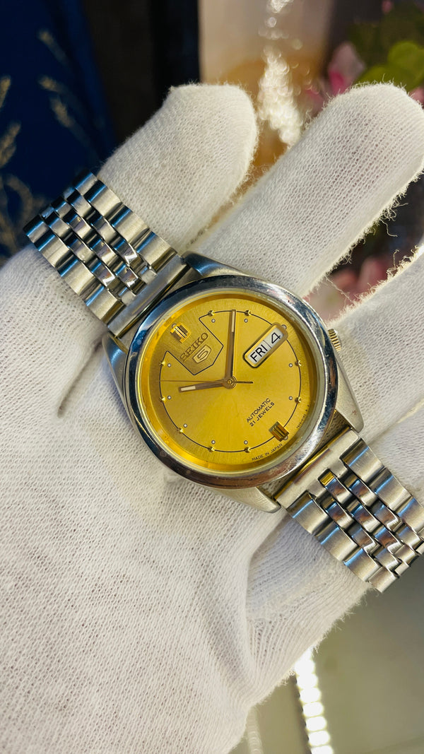 (Super Rare) 1983 Seiko 5 Automatic 7S26 with Glass Back Vintage Watch (Pre Owned
