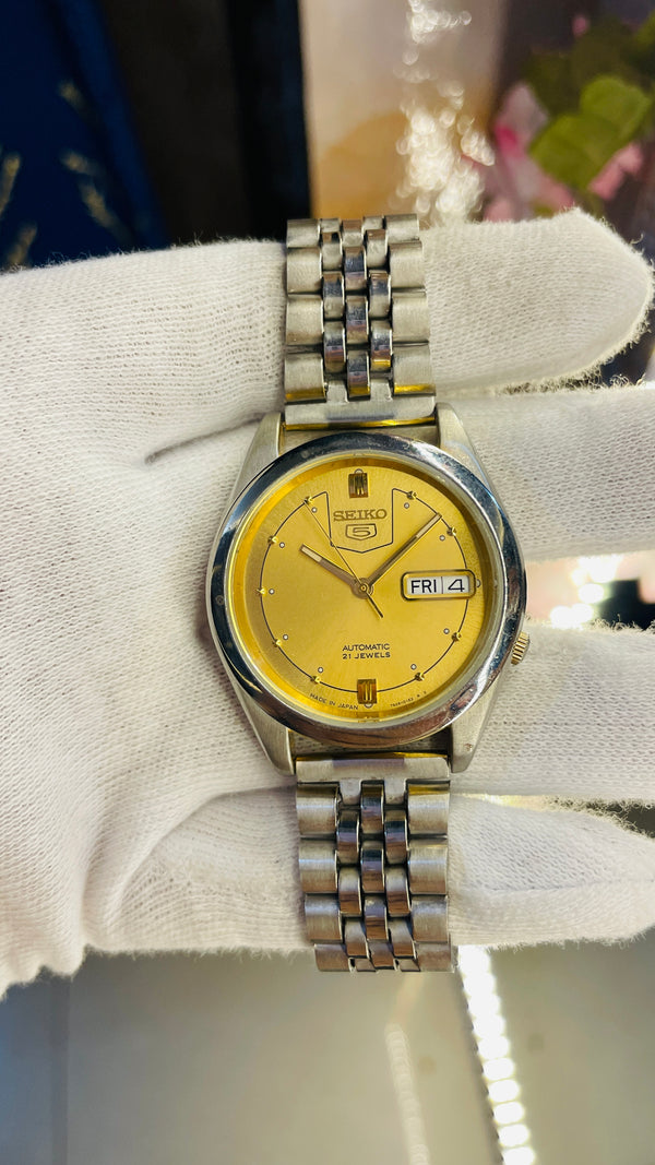 (Super Rare) 1983 Seiko 5 Automatic 7S26 with Glass Back Vintage Watch (Pre Owned