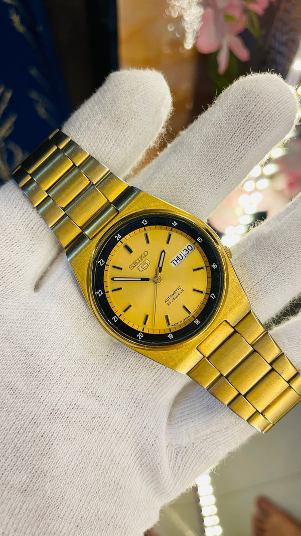 (Super Rare) 1983 Seiko 5 Automatic 7S36 with Glass Back Vintage Watch (Pre Owned