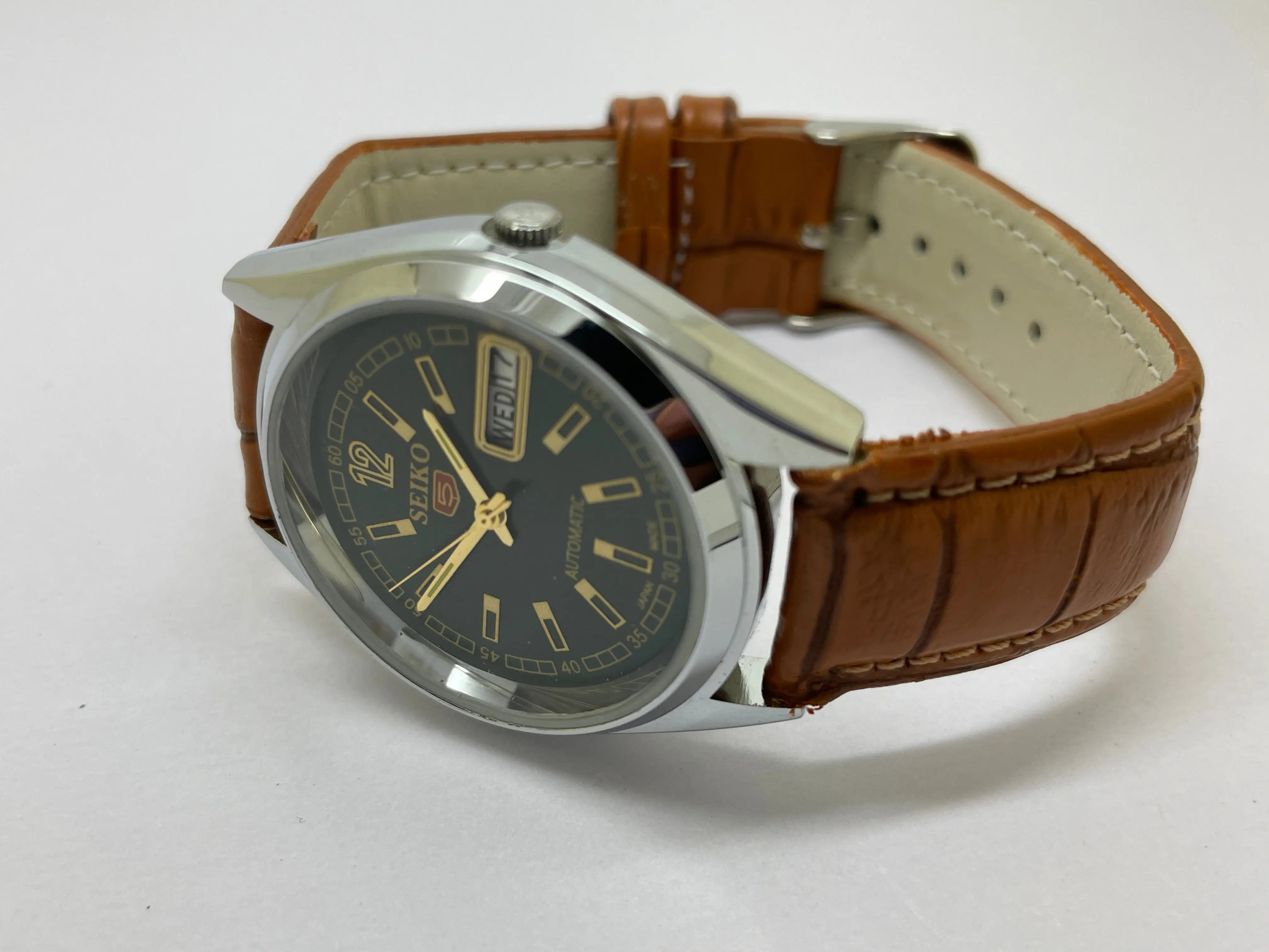 VINTAGE REFURBISHED SEIKO 5 AUTOMATIC JAPAN MENS DAY DATE WATCH - National Watches