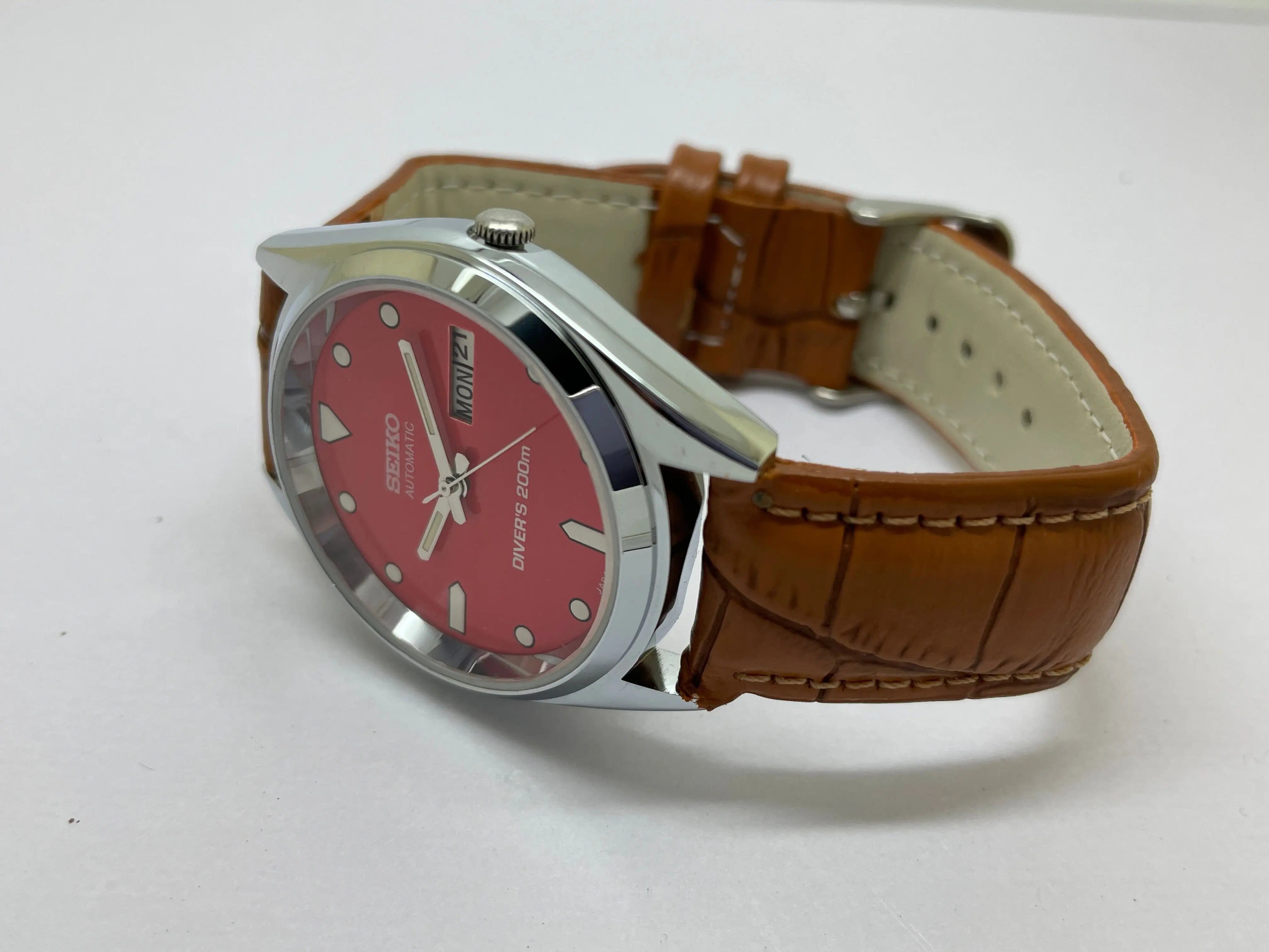 VINTAGE REFURBISHED SEIKO 5 AUTOMATIC JAPAN MENS DAY DATE WATCH - National Watches