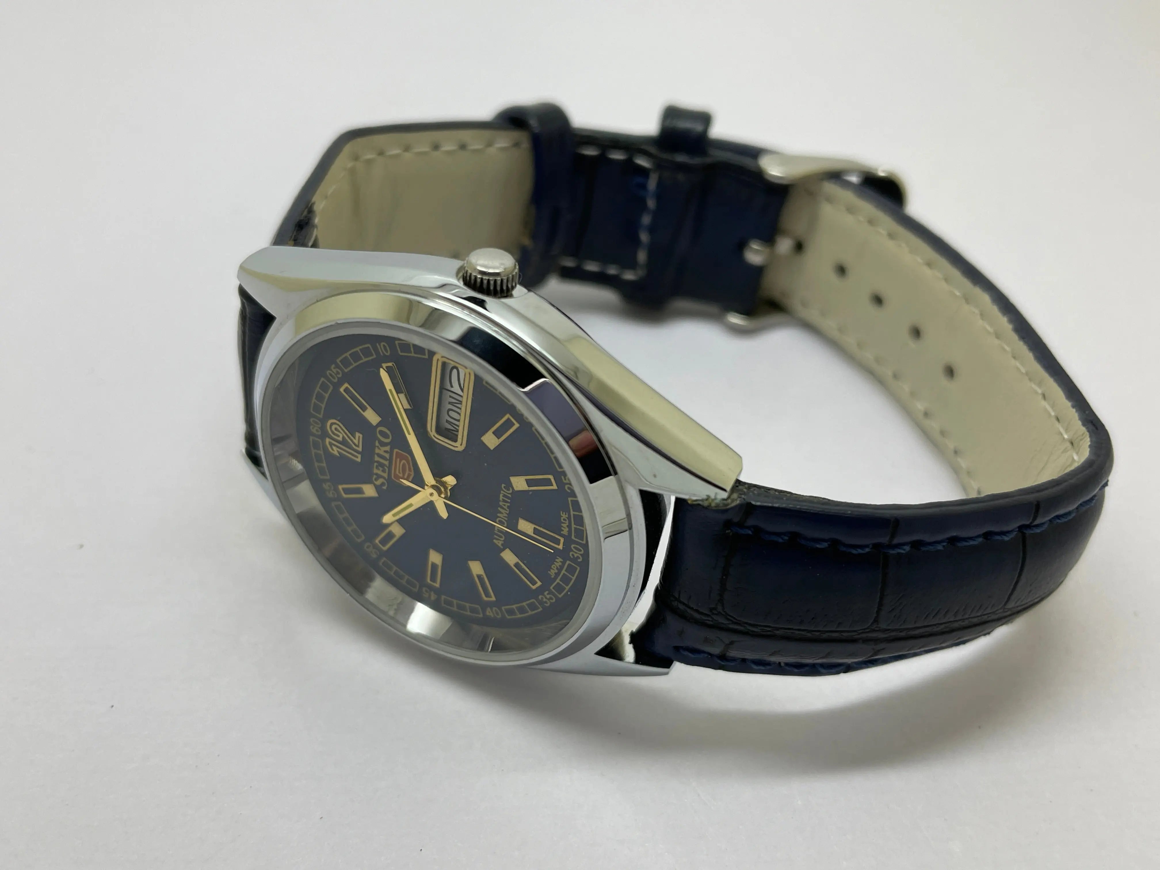 VINTAGE REFURBISHED SEIKO 5 AUTOMATIC JAPAN MENS DAY DATE WATCH - National Watches