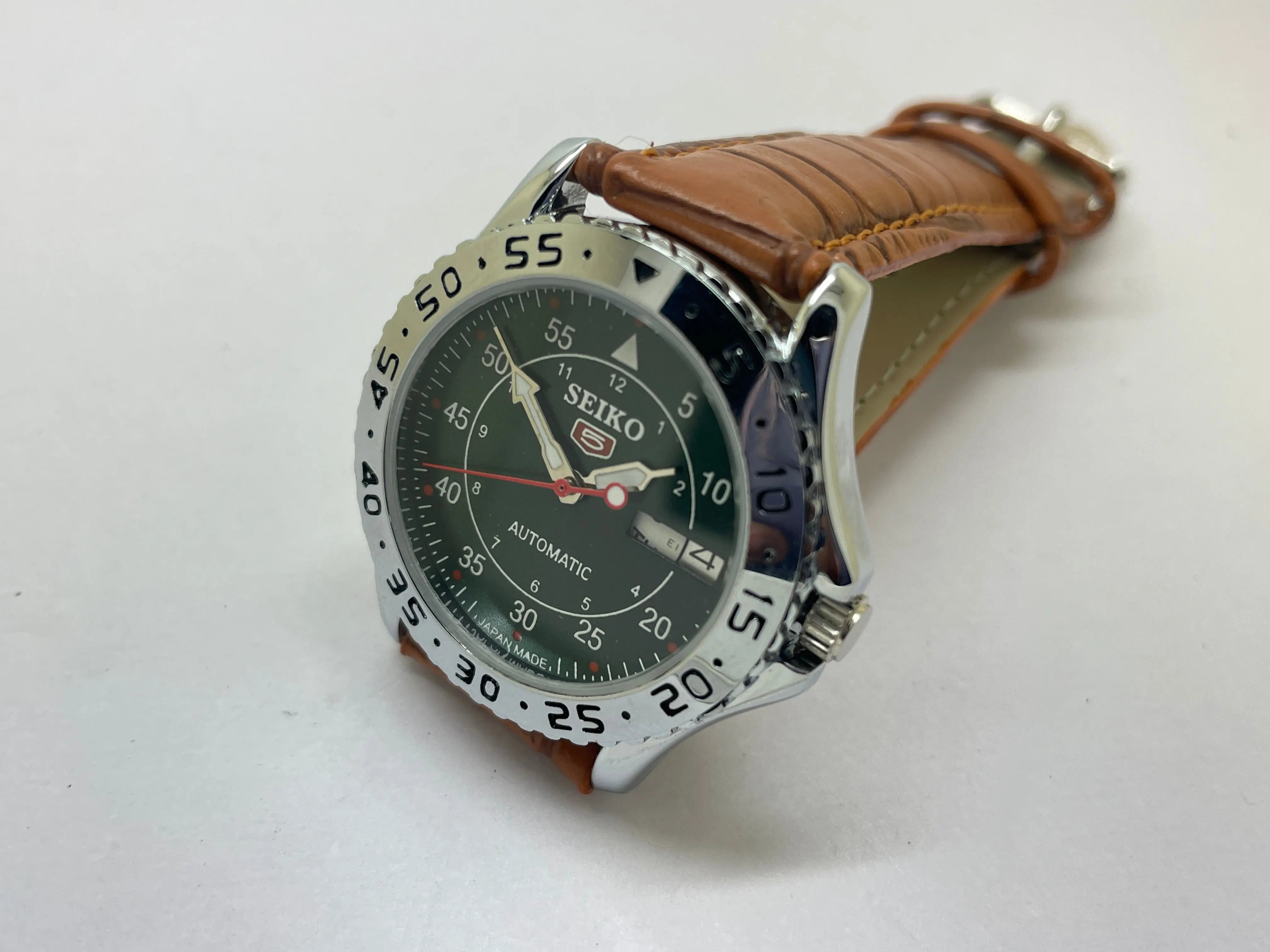 Seiko 5 Black Dial Automatic Vintage Watch sports National Watches