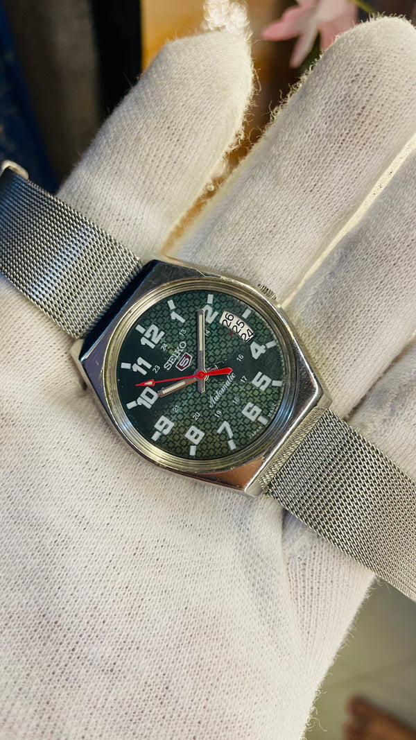 Seiko 5 Automatic Men’s Watch – Vintage Japan Model | Restored & Ready to Wear