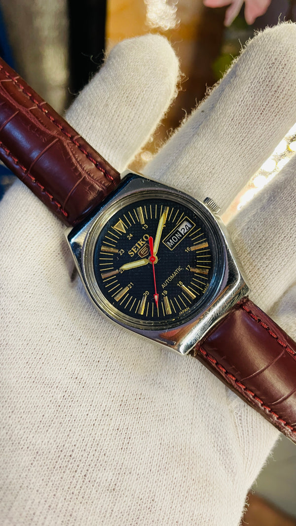 Seiko 5 Automatic Men’s Watch – Vintage Japan Model | Restored & Ready to Wear