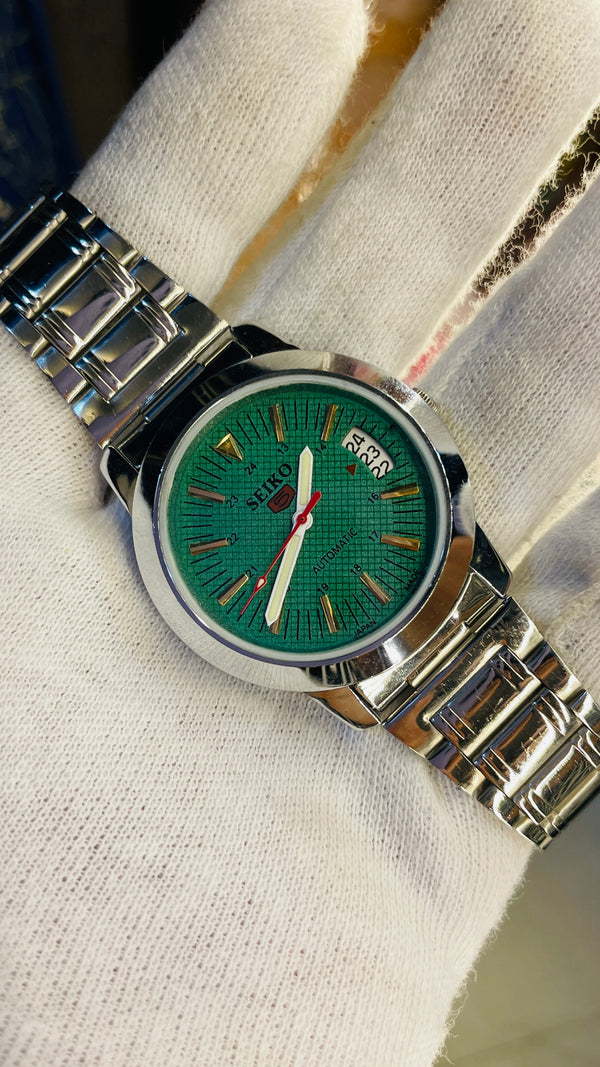 Seiko 5 Automatic Men’s Watch – Vintage Japan Model | Restored & Ready to Wear