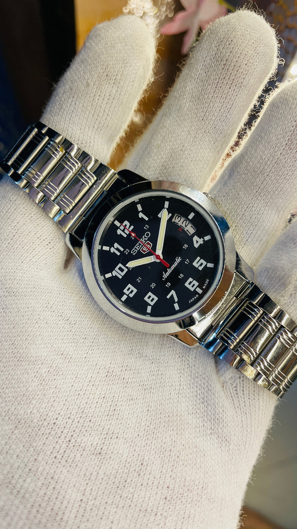 Seiko 5 Automatic Men’s Watch – Vintage Japan Model | Restored & Ready to Wear