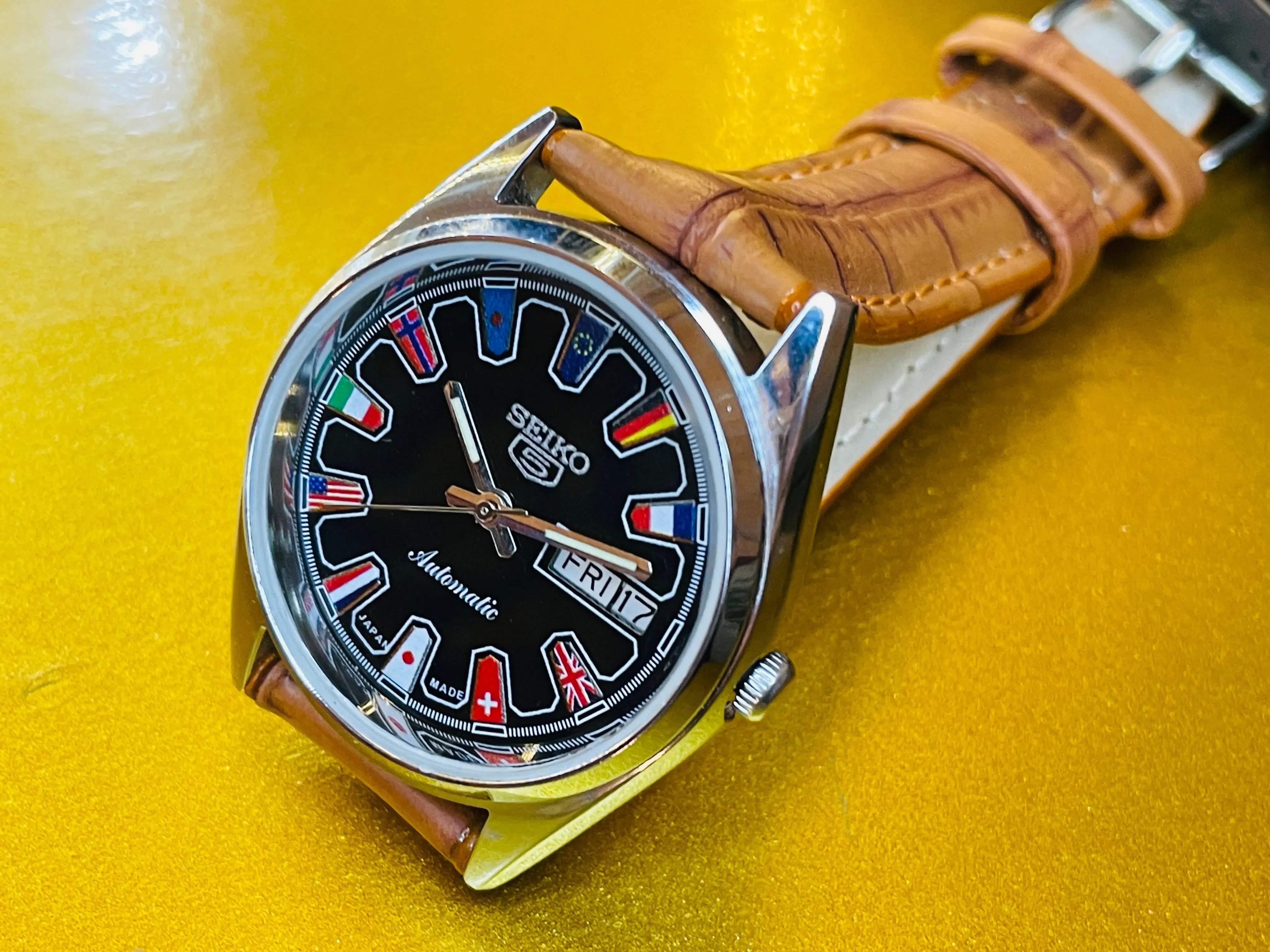 Seiko 5 Black Dial Automatic country flags dial mechanical refurbished Vintage Watch - National Watches