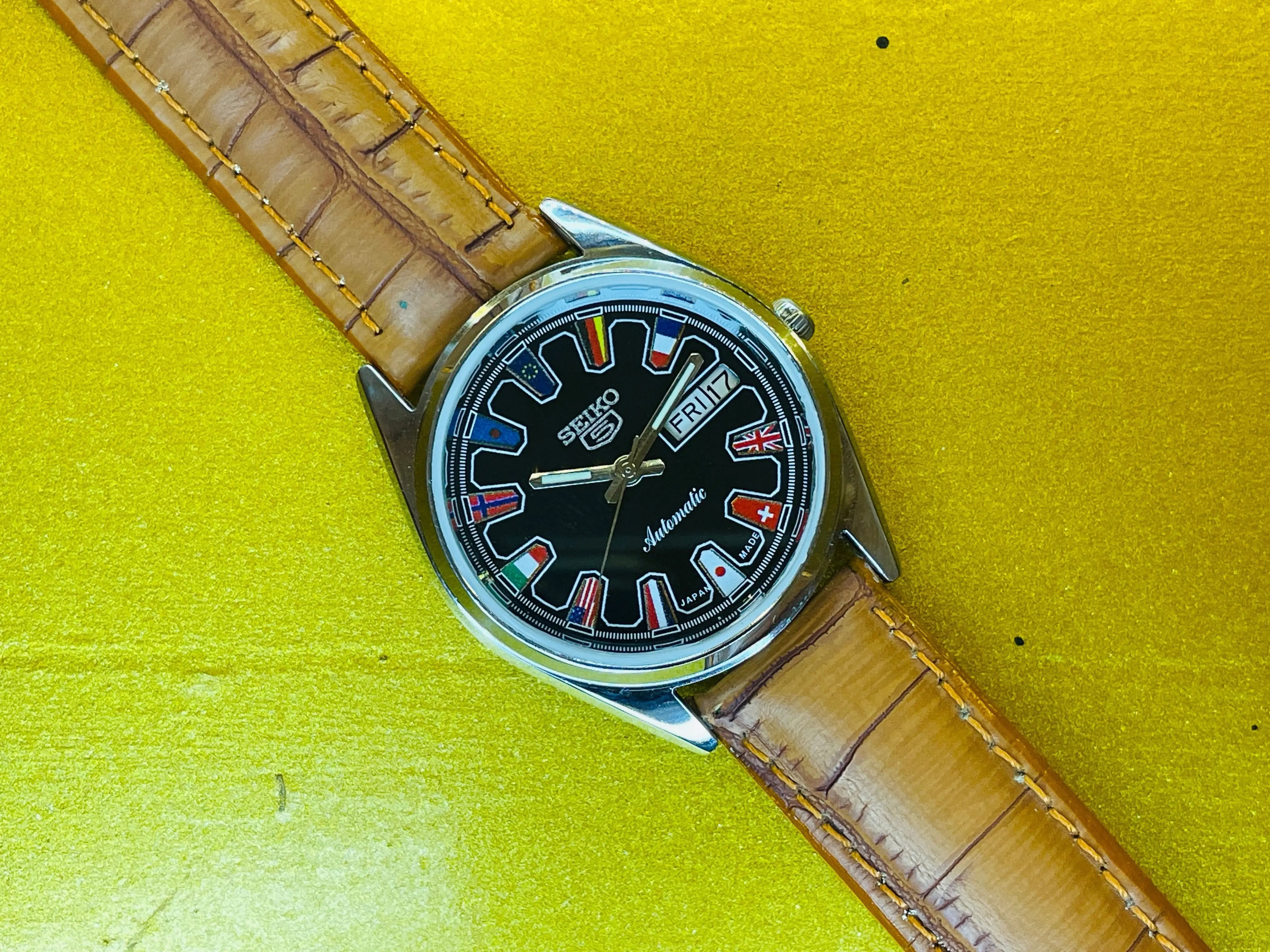 Seiko 5 Black Dial Automatic country flags dial mechanical refurbished Vintage Watch - National Watches