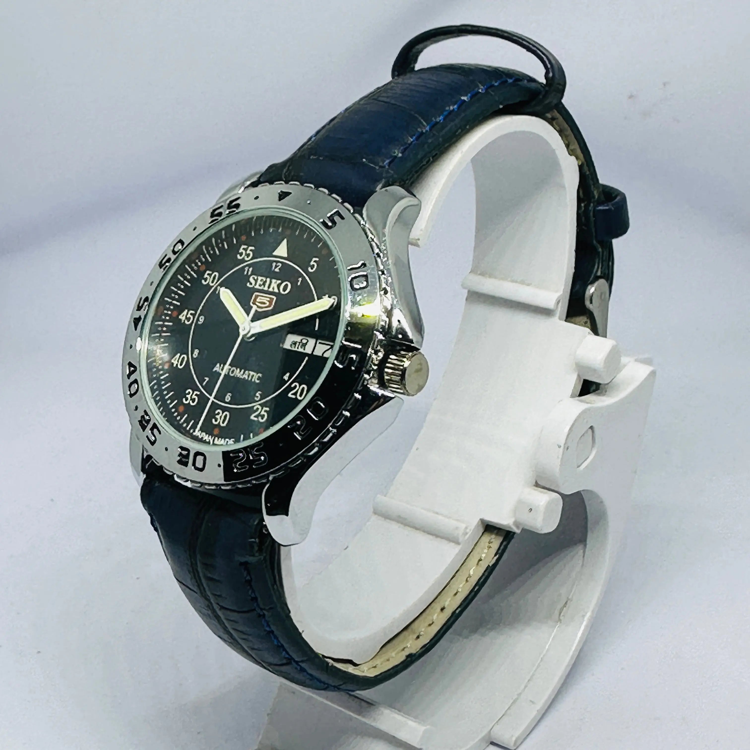 Seiko 5 Sports Automatic Watch – Refurbished Vintage | Japan-Made Men’s Timepiece National Watches
