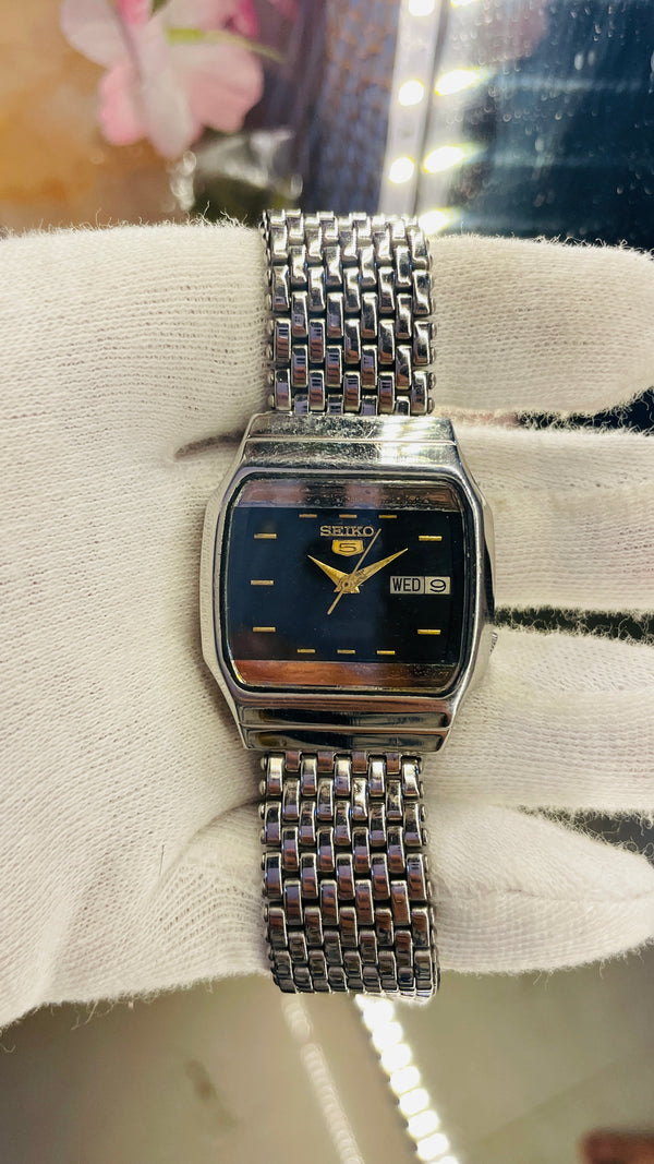Seiko 5 Automatic Black Dial Transparent Back – Japan 17 Jewels Refined Edition
