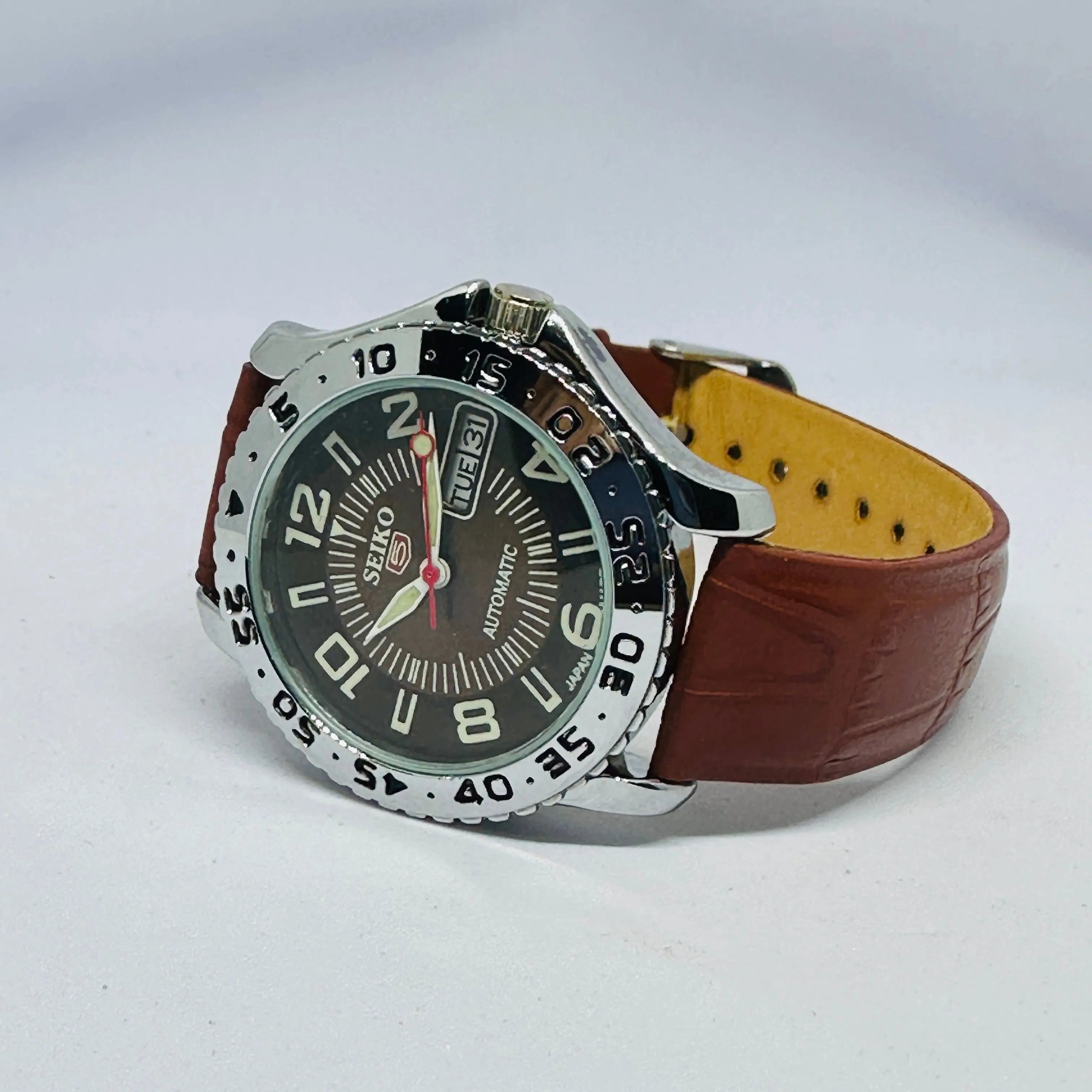 Seiko 5 Sports Automatic Watch – Refurbished Vintage | Japan-Made Men’s Timepiece National Watches