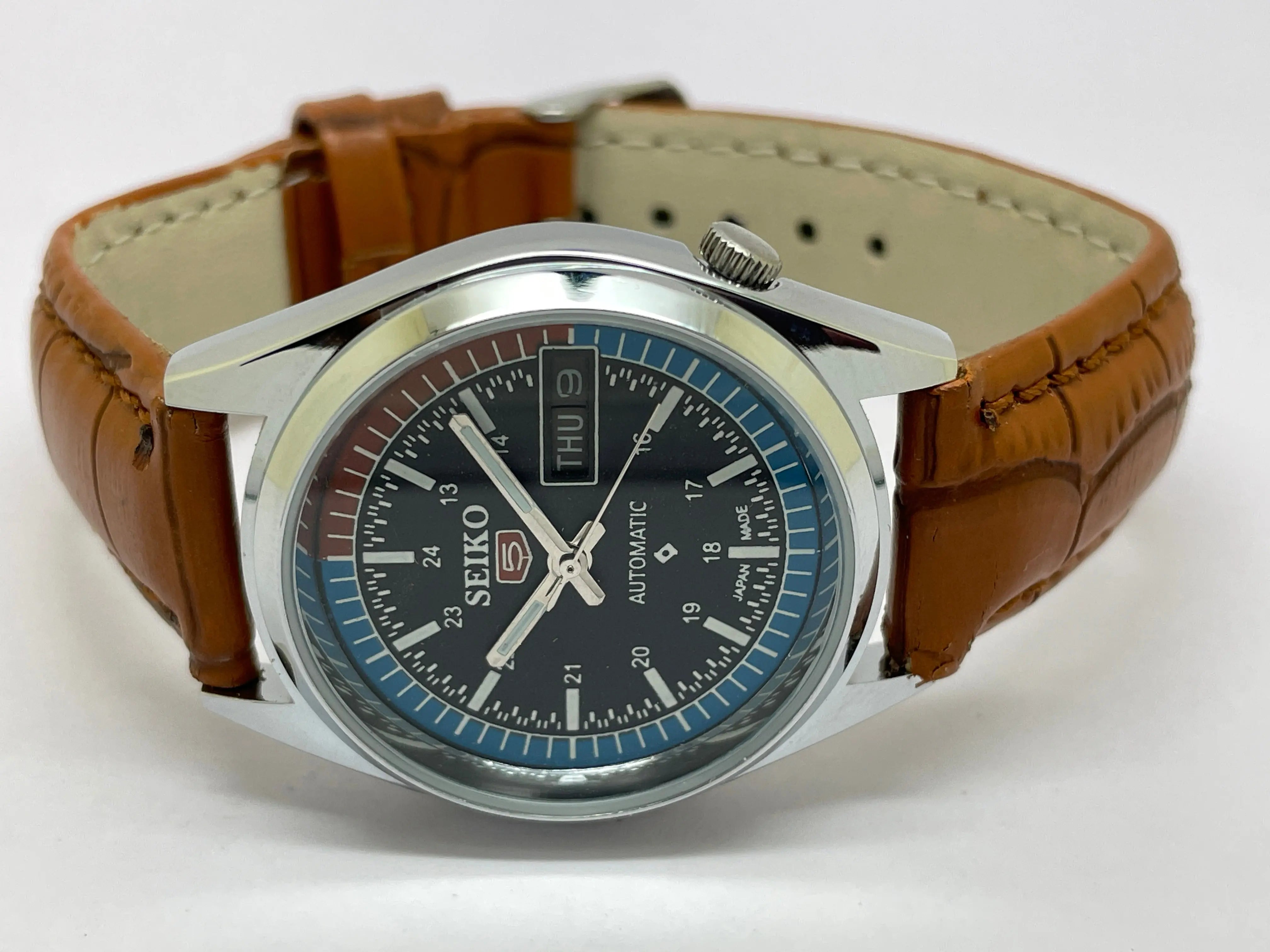 Seiko 5 Black Dial Automatic mechanical Vintage Watch refurbished watch National Watches