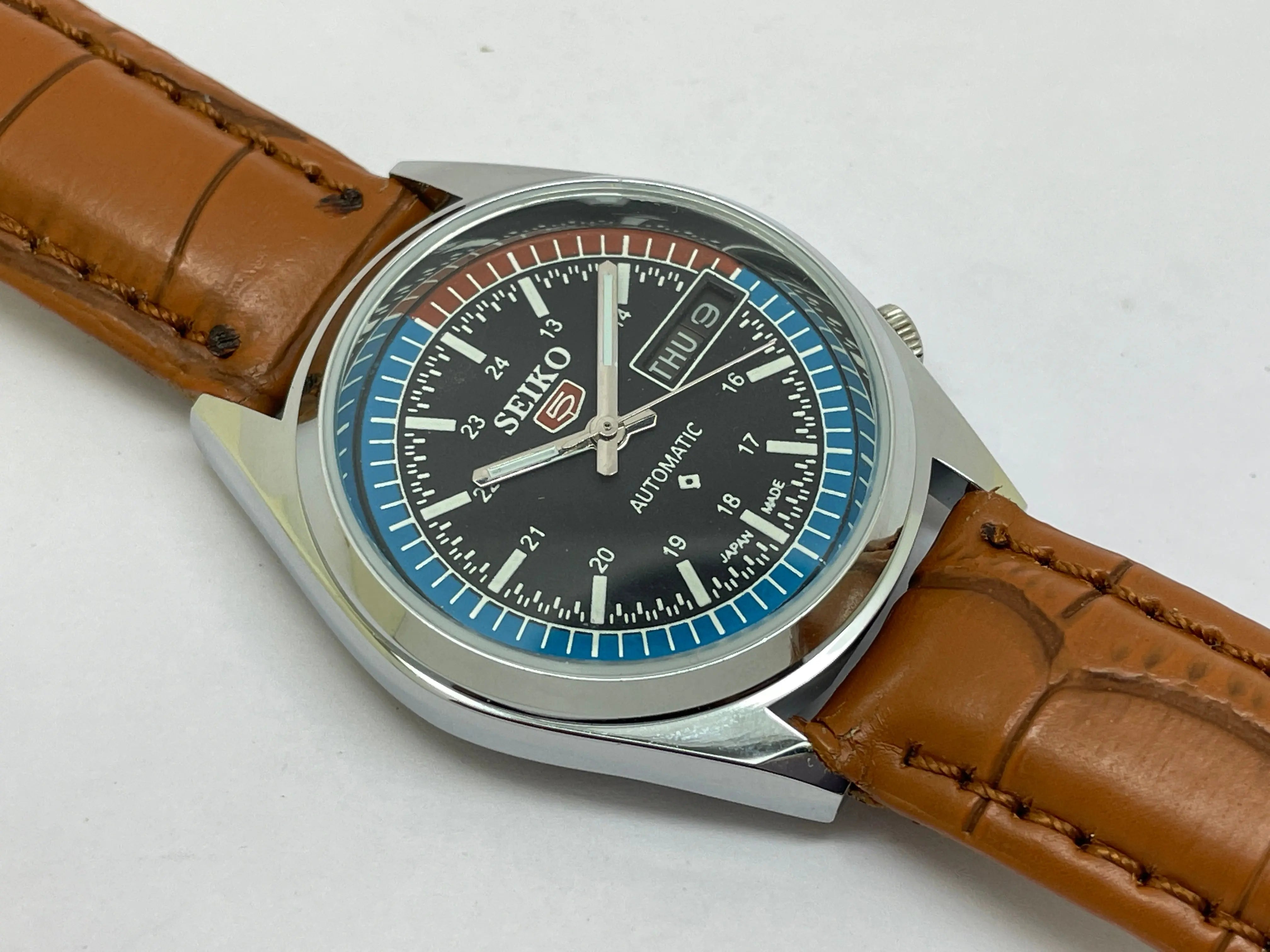 Seiko 5 Black Dial Automatic mechanical Vintage Watch refurbished watch National Watches