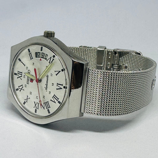 Vintage Seiko 5 SNK809 – Refurbished Classic Black Dial