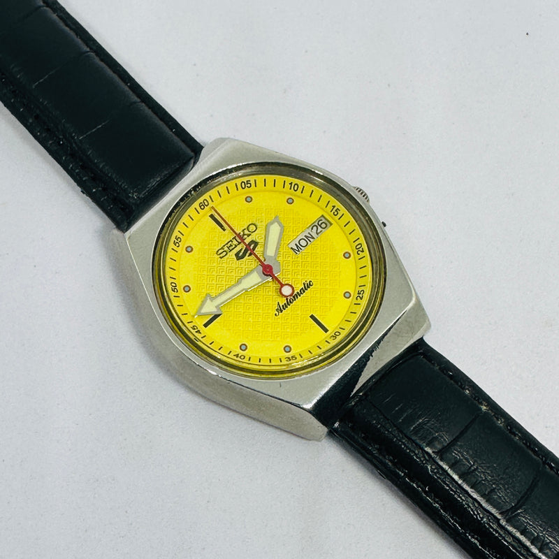 Seiko 5 Vintage Quartz (if applicable) – Refurbished Rare Model