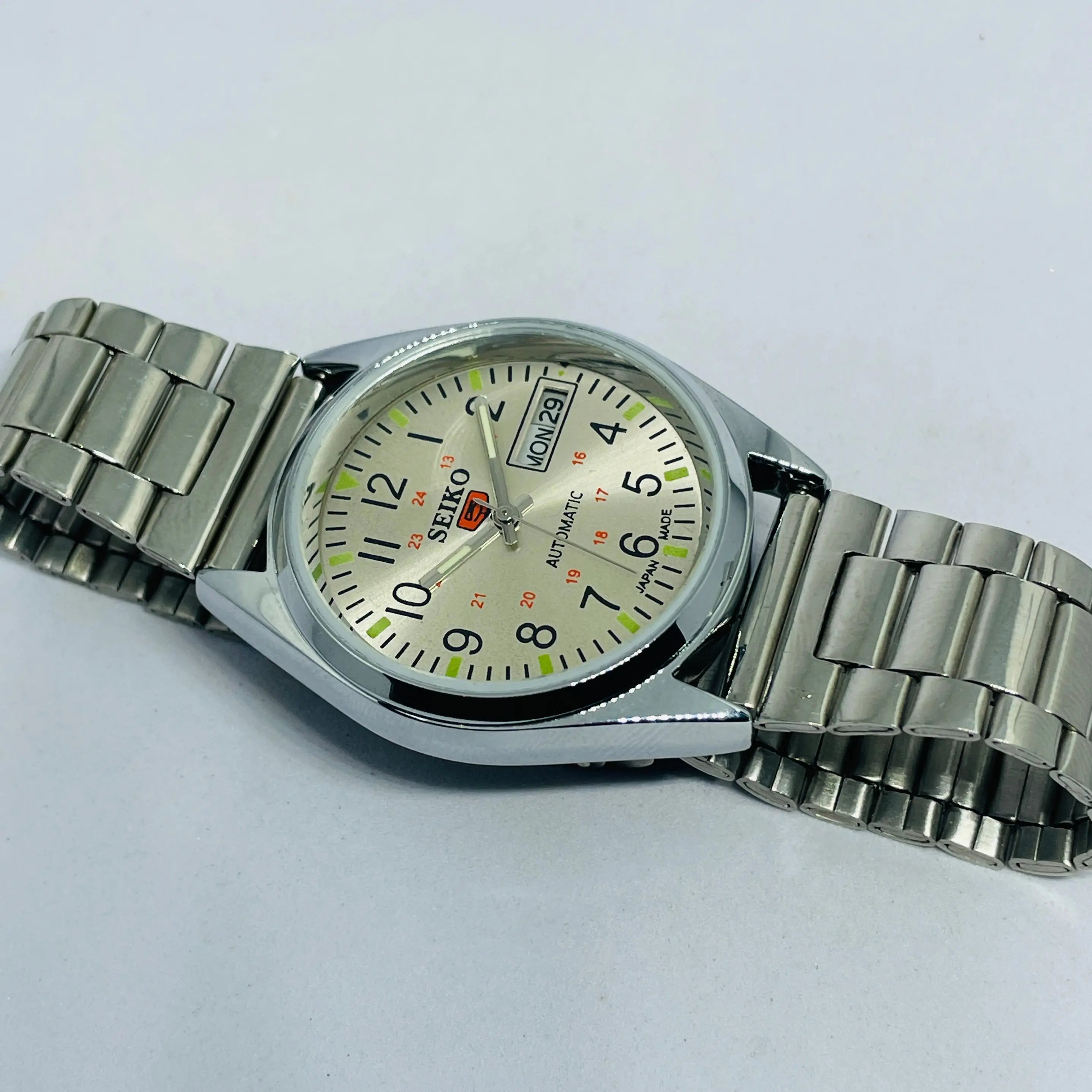 Seiko 5 Automatic 17 Jewels – Timeless Vintage Restored mechanical watch National Watches